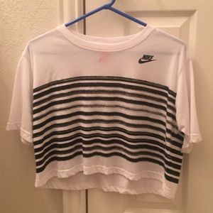 Nike cropped tee